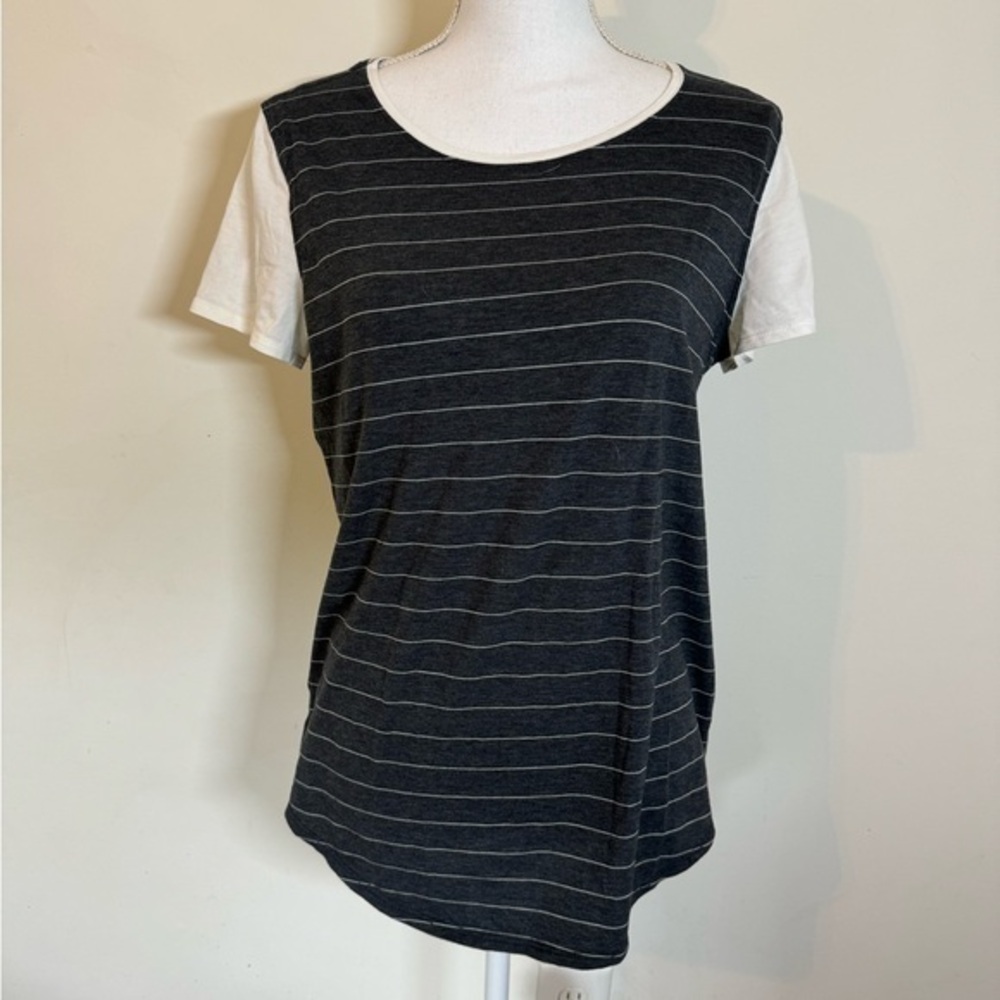 Lululemon dark gray white stripe Sleeve t-shirt Size 8‎ Crew Neck Shirt